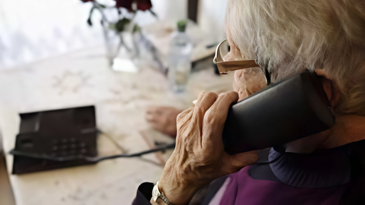La donna è stata prima contattata al telefono La donna è stata prima contattata al telefono