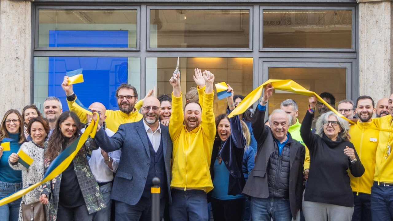 Ikea inaugura a Monza un 'Plan and order point' per offrire consulenze su misura e avvicinarsi ai clienti locali. Ikea inaugura a Monza un 'Plan and order point' per offrire consulenze su misura e avvicinarsi ai clienti locali.
