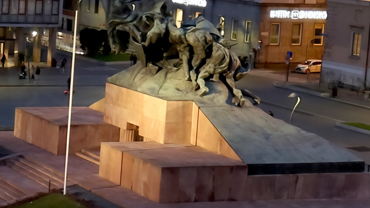 Nuovo episodio della telenovela bivacchi al Monumento ai Caduti. Questa volta però non su gradinate o prati della grande opera... Nuovo episodio della telenovela bivacchi al Monumento ai Caduti. Questa volta però non su gradinate o prati della grande opera...