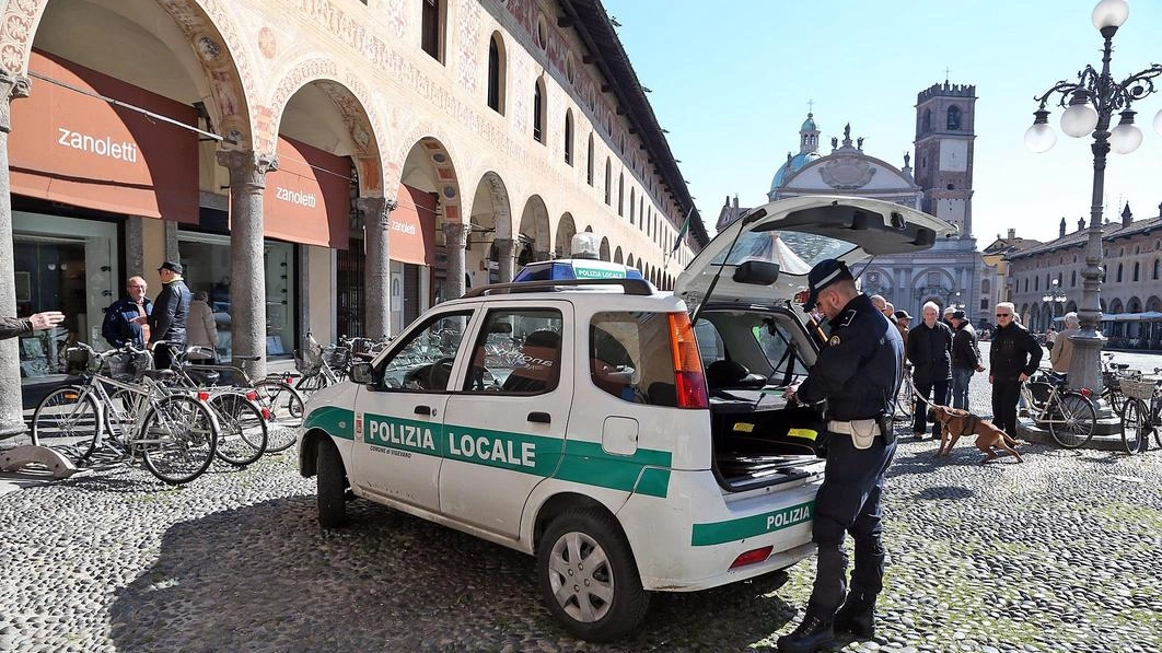 Una pattuglia in servizio Una pattuglia in servizio