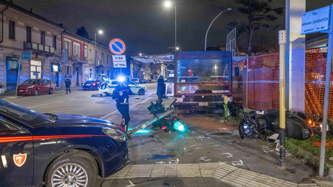 I rilievi della polizia locale nella notte del 24 novembre in via Quaranta I rilievi della polizia locale nella notte del 24 novembre in via Quaranta