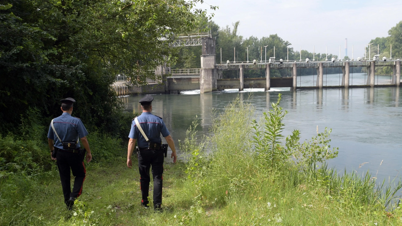 Vuole gettarsi dal ponte del canale Muzza per farla finita: due agenti della polizia locale salvano la vita a una donna (foto archvio) Vuole gettarsi dal ponte del canale Muzza per farla finita: due agenti della polizia locale salvano la vita a una donna (foto archvio)