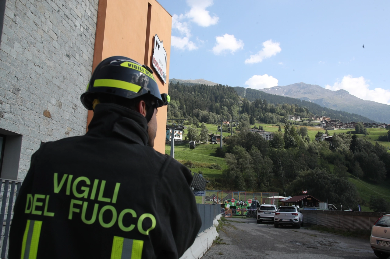 BORMIO, rotto un connettore della funivia che ta Bormio porta a Bormio 2000 15 persone portate a valle dopo 40 minuti di attesa per il ripristino del guasto - foto (ANSA/ANP)