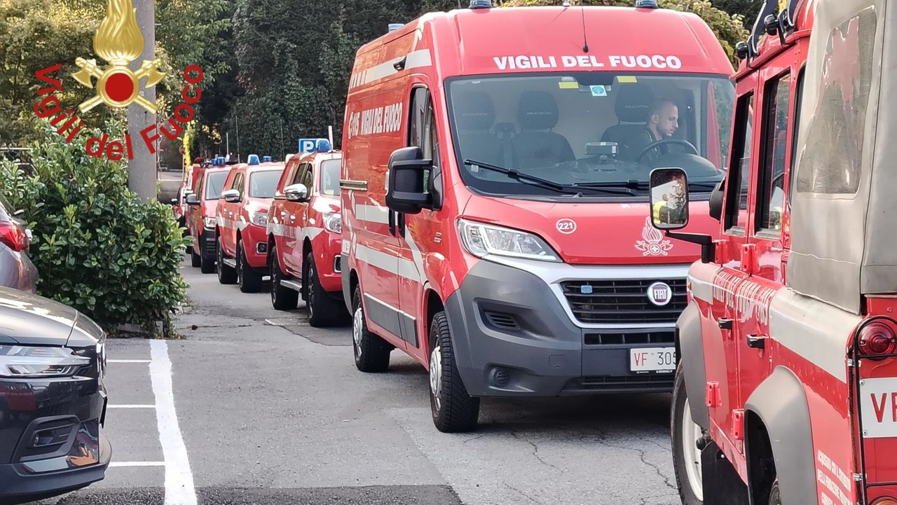 I vigili del fuoco in azione dopo l'allarme
