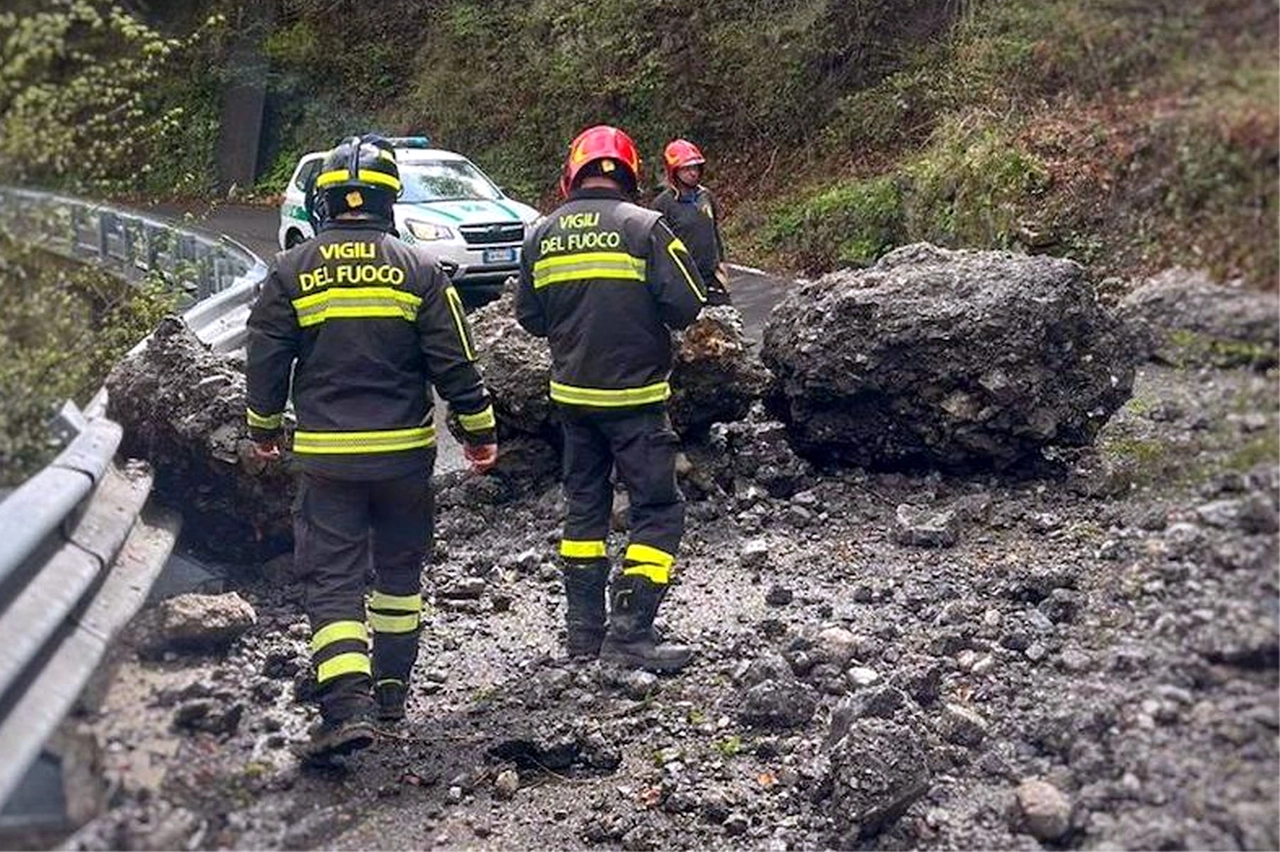 I massi caduti lungo la Provinciale 62 (Cardini)