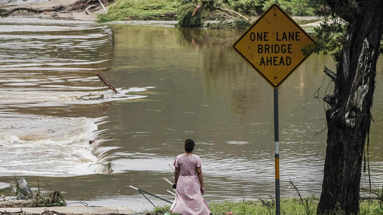 Sale il bilancio delle vittime delle alluvioni in Texas: i morti identificati sono 32, di cui 14 bambini. Lo riferiscono... Sale il bilancio delle vittime delle alluvioni in Texas: i morti identificati sono 32, di cui 14 bambini. Lo riferiscono...