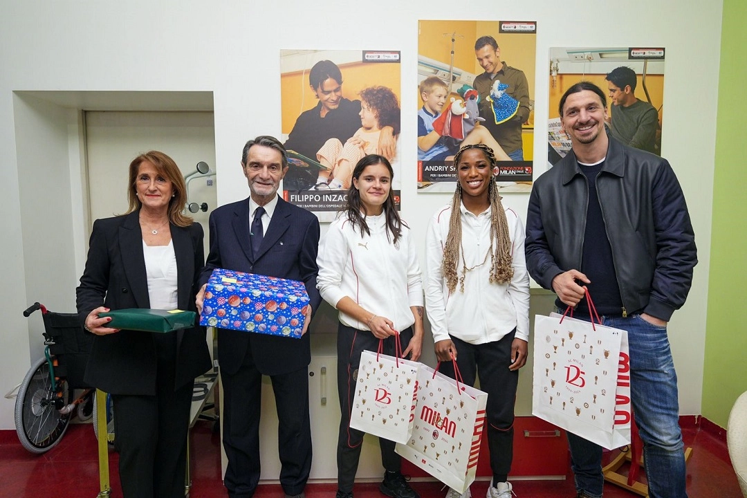La delegazione in visita: Fontana, Ibra, le giocatrici Chanté Dompig e Monica Renzotti e il direttore generale dell'Asst Maria Grazia Colombo