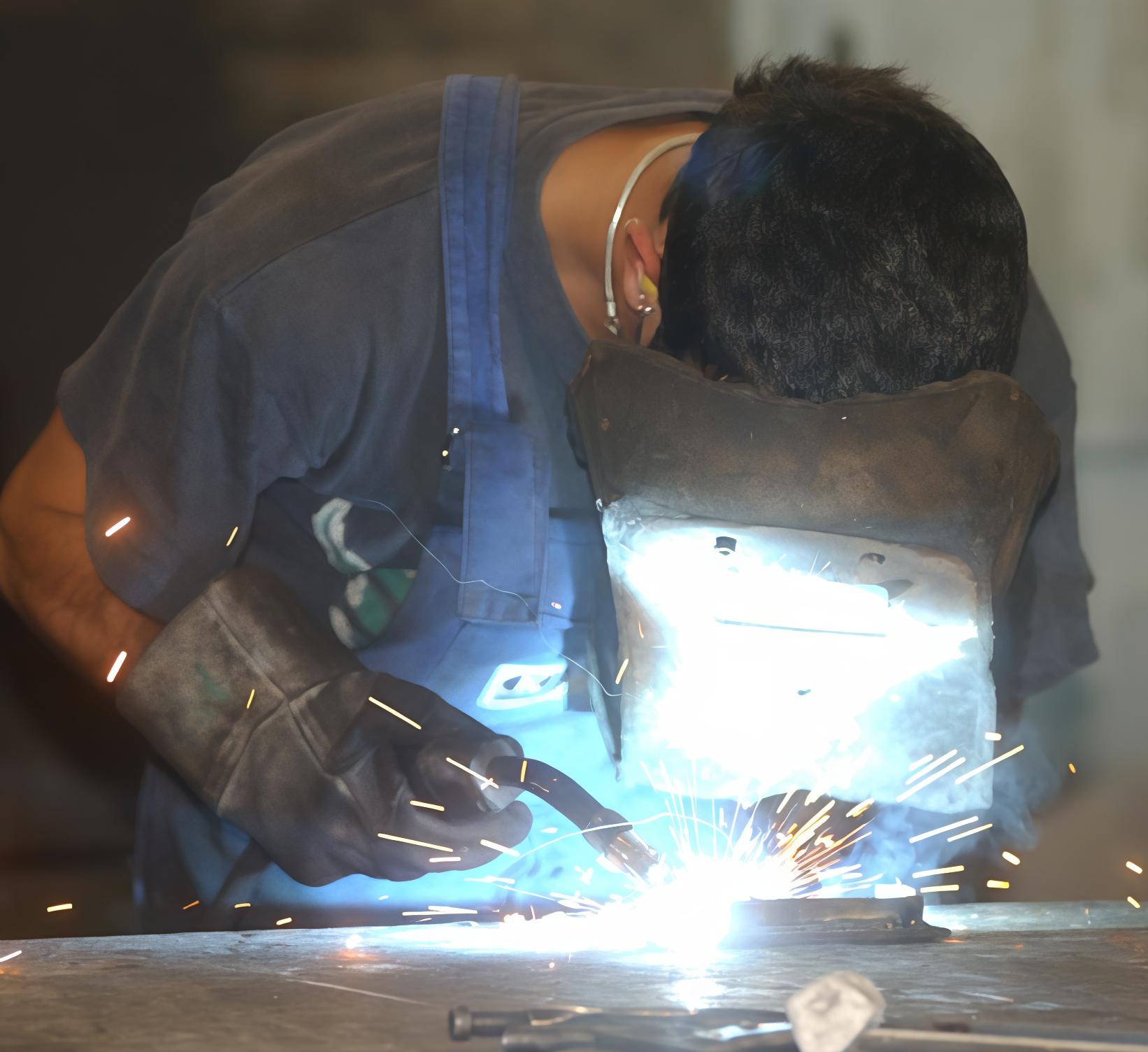 Quaranta gradi in fabbrica: "Lavorare è impossibile"