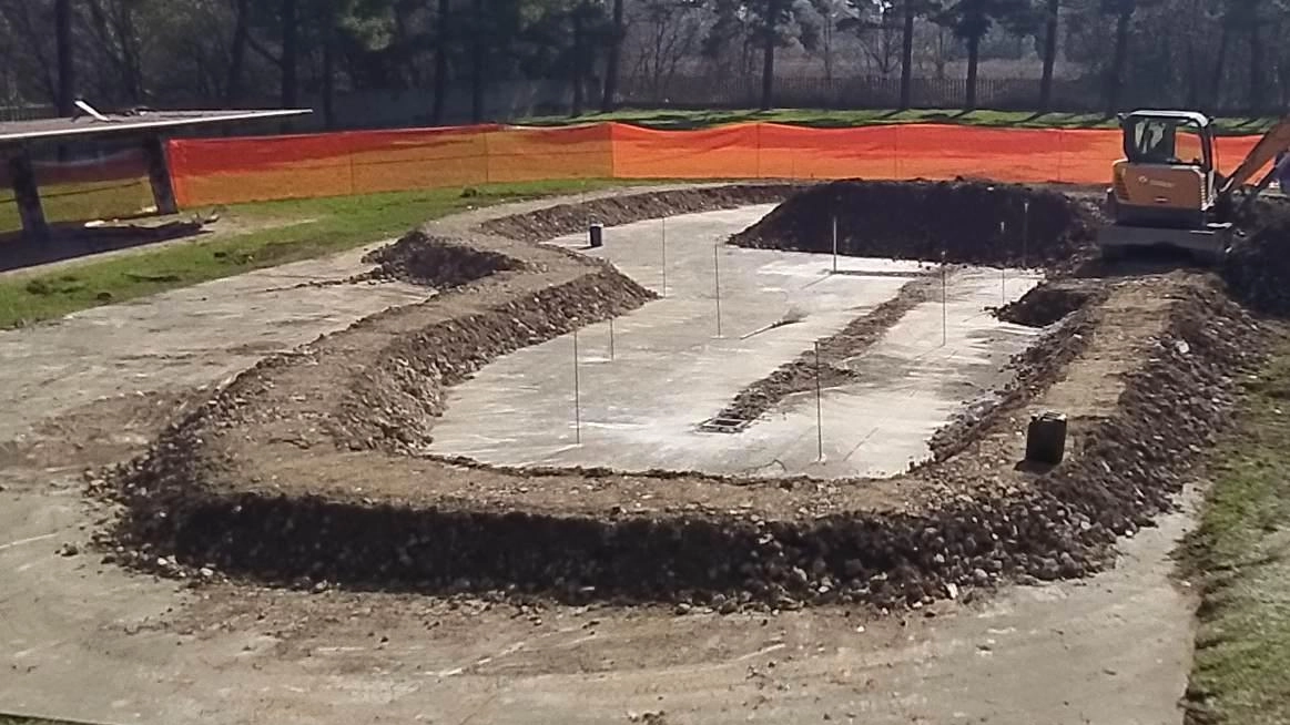 Ruspe in azione nel cantiere dello skatepark Ruspe in azione nel cantiere dello skatepark