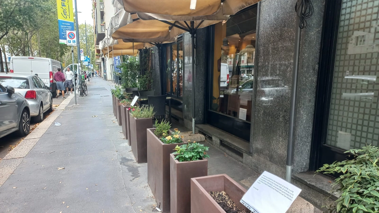 Il dehors del ristorante Thai di via Cenisio 8 Il dehors del ristorante Thai di via Cenisio 8