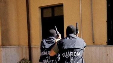 Arresti e sequestri eseguiti dalla Finanza Arresti e sequestri eseguiti dalla Finanza