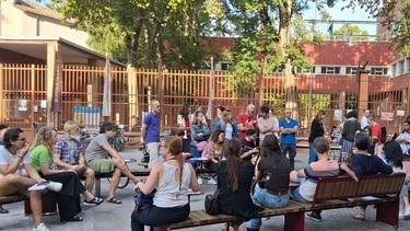 Non c’è stato l’incontro ufficiale tra la dirigente dell’ufficio scolastico territoriale, Filomena Bianco, e il comitato genitori della primaria “Calini“,... Non c’è stato l’incontro ufficiale tra la dirigente dell’ufficio scolastico territoriale, Filomena Bianco, e il comitato genitori della primaria “Calini“,...