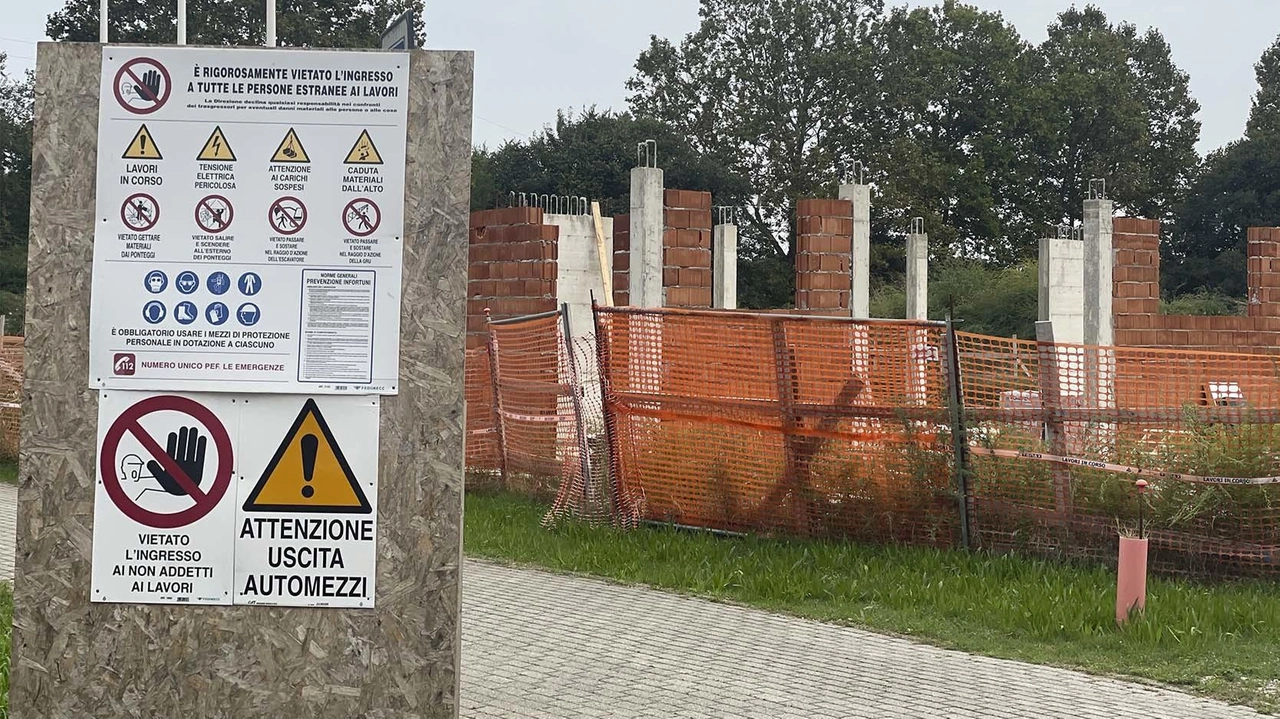 Palestra in via Papa Giovanni XXIII tanto attesa dagli studenti del liceo Giordano Bruno: si allungano i tempi Palestra in via Papa Giovanni XXIII tanto attesa dagli studenti del liceo Giordano Bruno: si allungano i tempi
