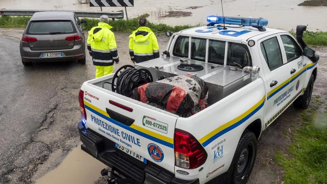 Furto nella notte tra giovedì e ieri a Cavaria con Premezzo, rubato uno dei mezzi in dotazione alla Protezione civile,...