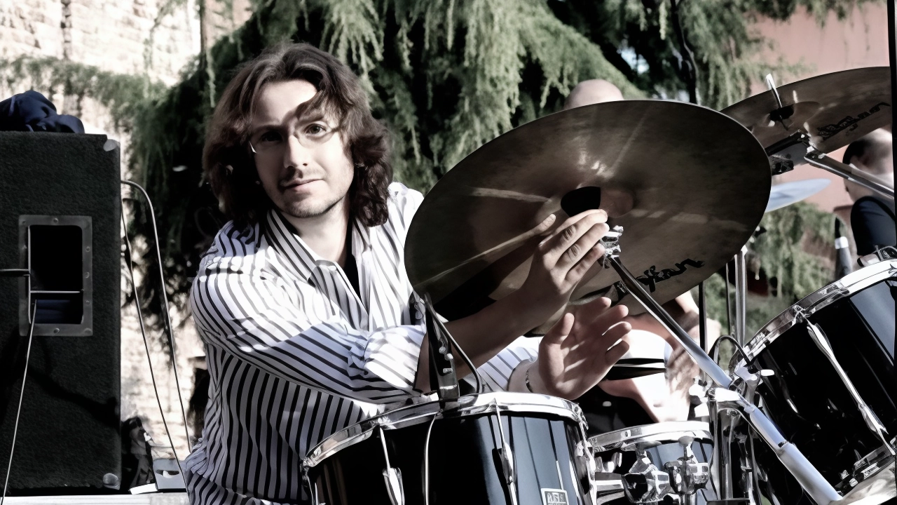 All’OppArt di Sovico un concerto con le canzoni dell’artista morto giovanissimo. In programma anche jazz, elettro-pop degli anni ’80, teatro e canti ebraici. All’OppArt di Sovico un concerto con le canzoni dell’artista morto giovanissimo. In programma anche jazz, elettro-pop degli anni ’80, teatro e canti ebraici.