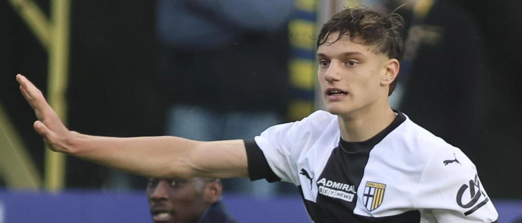 Fate largo, c’è Leoni in attesa. Milan e Inter lavorano sugli esuberi. Il Parma non arretra: 40 milioni
