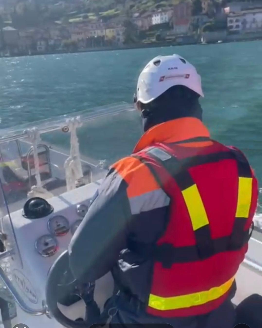 Como, cadavere di una donna trovato nel lago: si indaga sulle cause della morte Como, cadavere di una donna trovato nel lago: si indaga sulle cause della morte