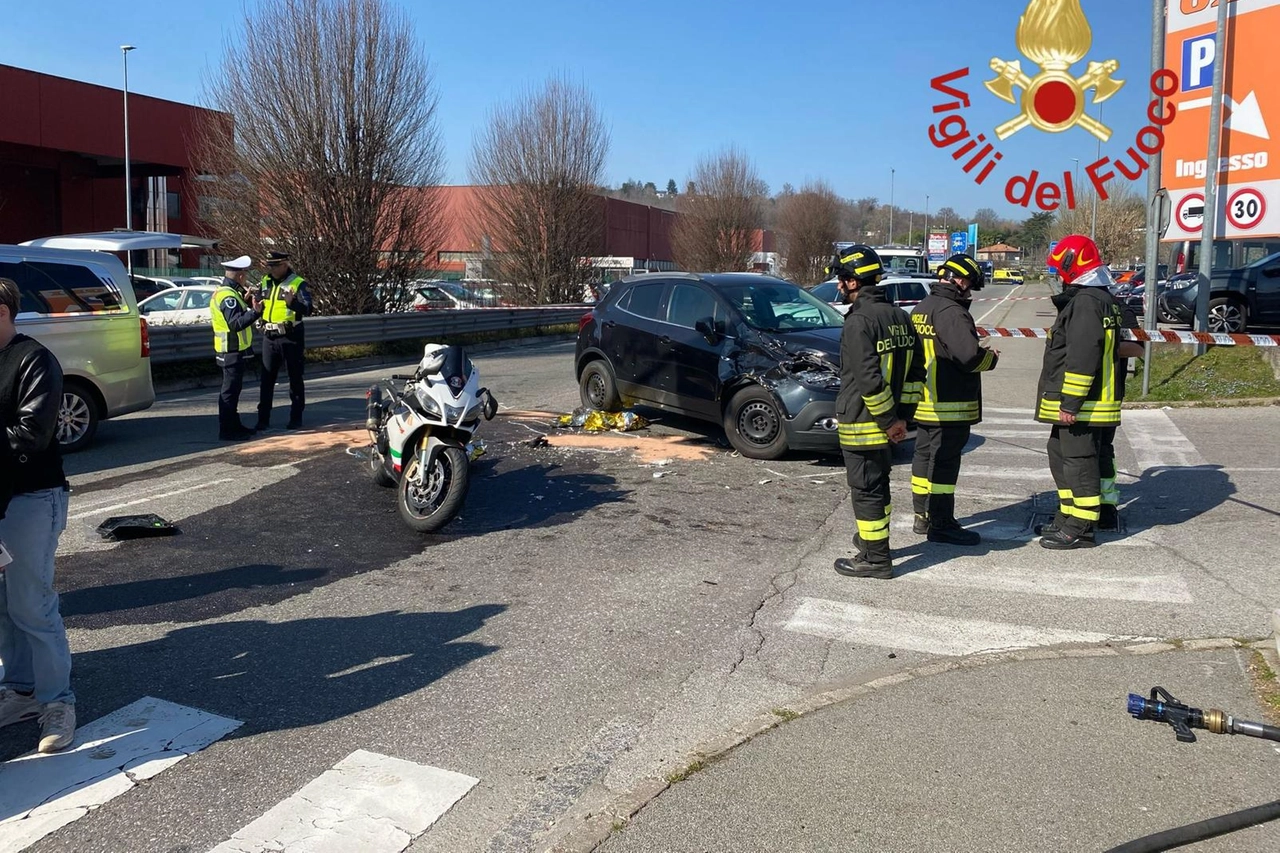 Lo schianto mortale è avvenuto all'altezza del centro commerciale Obi