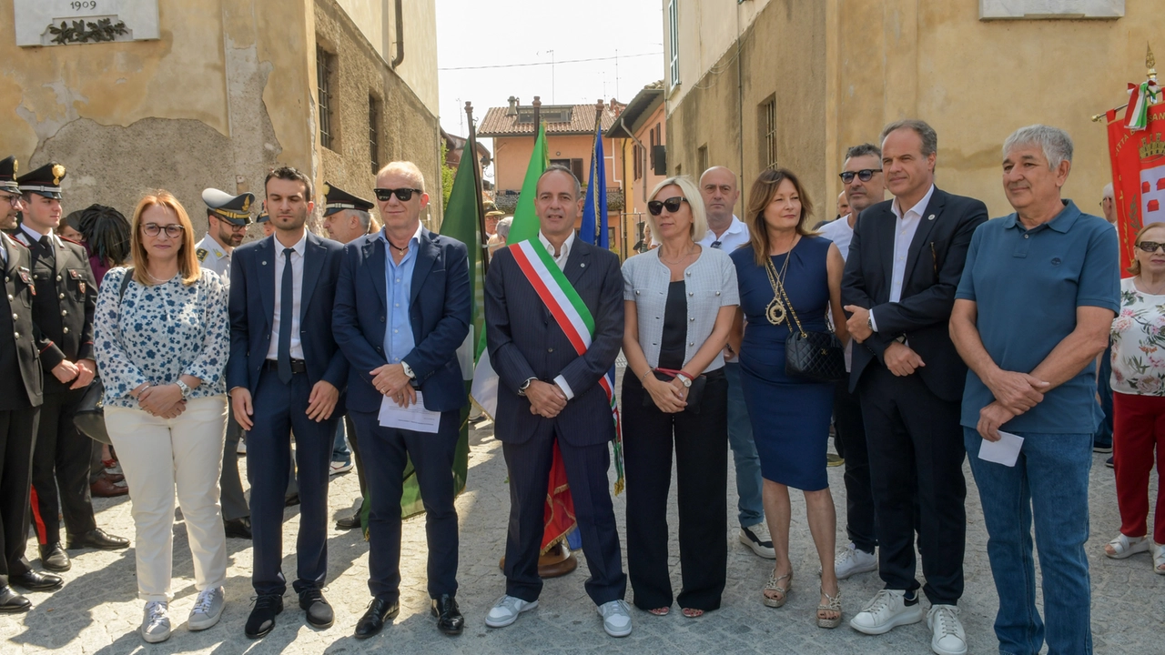 Cassano d'Adda, l'inaugurazione di Piazza Garibaldi Cassano d'Adda, l'inaugurazione di Piazza Garibaldi