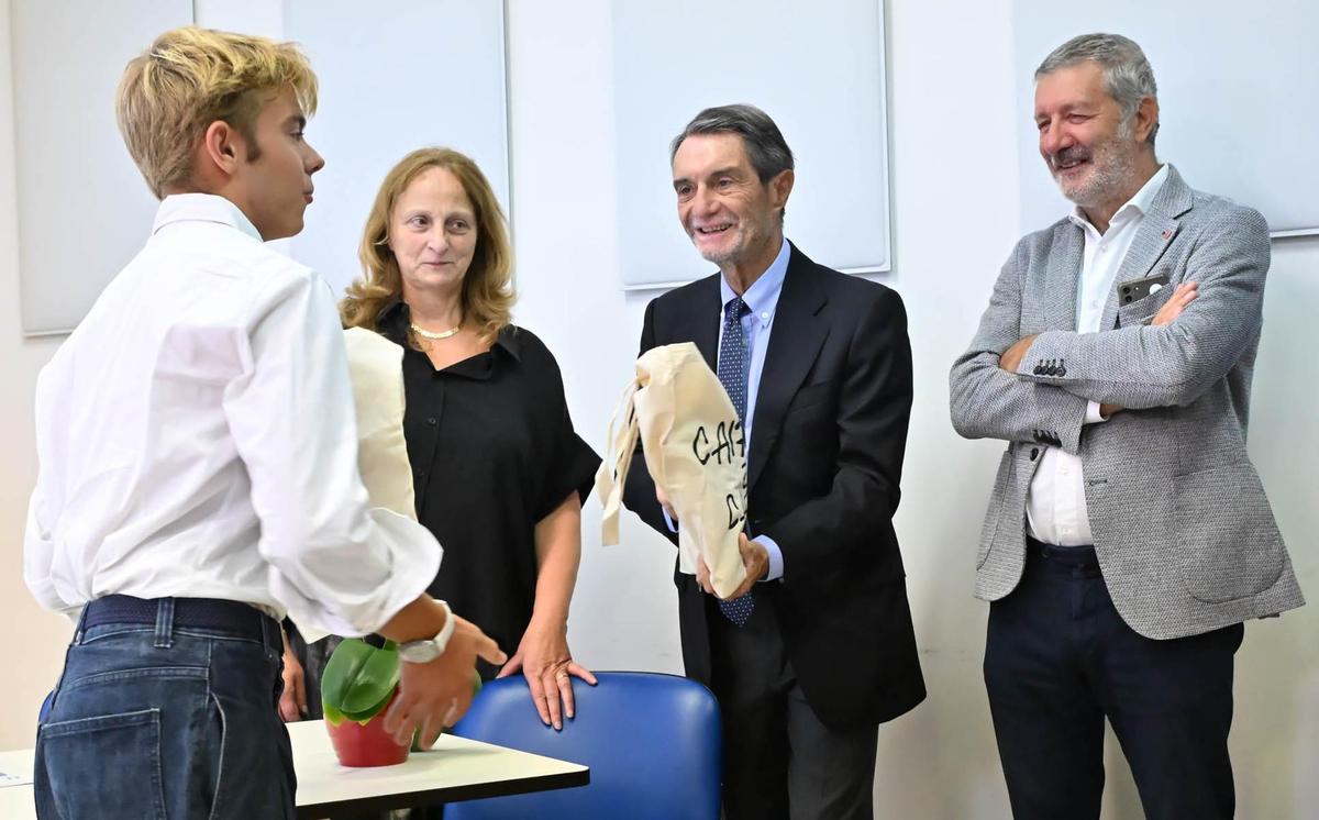 il presidente fontana torna al suo liceo il futuro 232 vostro non fatevi intimorire