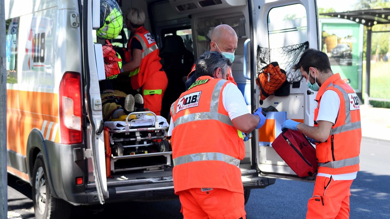 Voghera, il giovane motociclista è stato trasportato al Policlinico San Matteo di Pavia (foto archivio)
