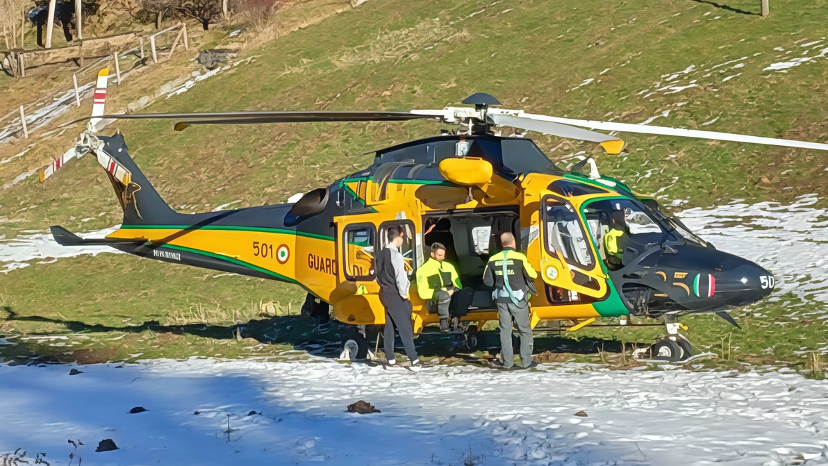L’intervento degli uomini del Soccorso Alpino della Guardia di Finanza insieme ai carabinieri della stazione di Pisogne