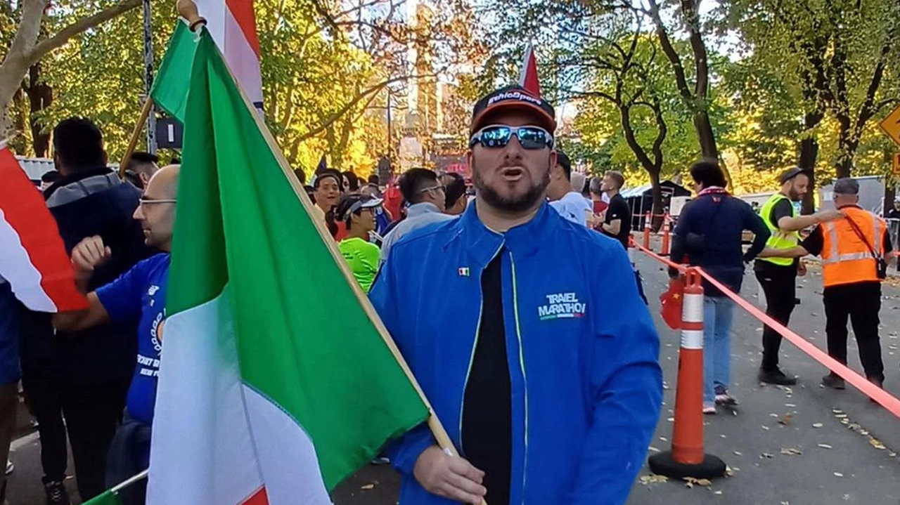 Stefano Semprini, il runner vigile del fuoco di Cavenago, è stato scelto come portabandiera dell’Italia alla Maratona di New York Stefano Semprini, il runner vigile del fuoco di Cavenago, è stato scelto come portabandiera dell’Italia alla Maratona di New York