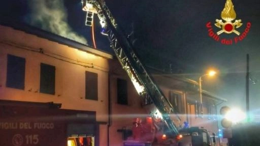 SONCINO (Cremona) Casa salva grazie all’intervento rapido e congiunto dei vigili del fuoco di Orzinuovi e Crema. Ieri alle 3.30...