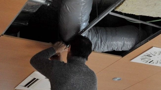 Il crollo del controsoffitto Il crollo del controsoffitto