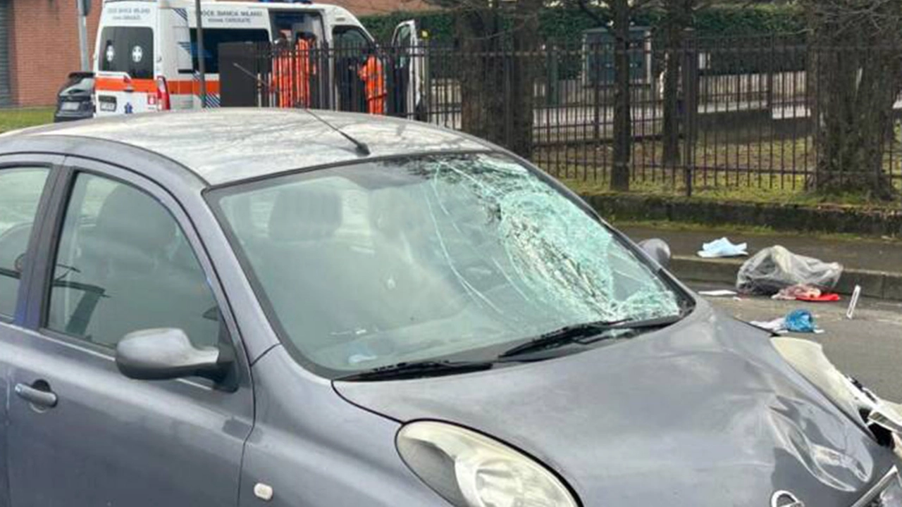 Marito e moglie sono stati investiti da una Nissan Micra