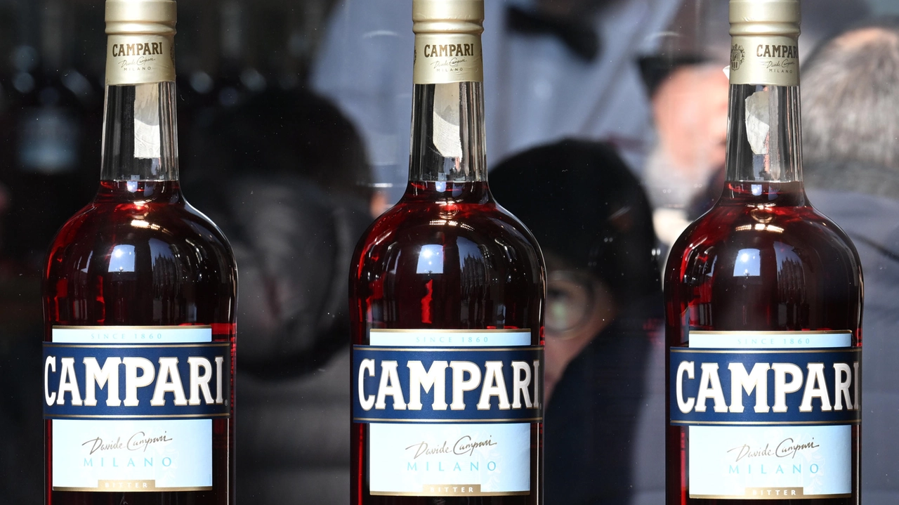 Campari annuncia 47 esuberi che saranno ridotti a 26 grazie a intesa sindacale Campari annuncia 47 esuberi che saranno ridotti a 26 grazie a intesa sindacale