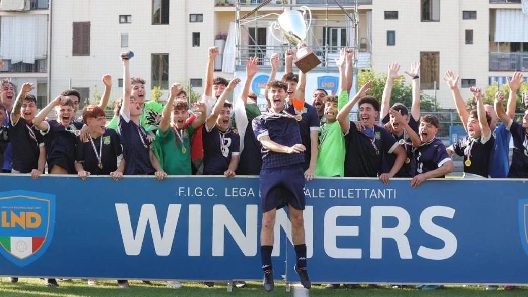 La festa degli Under 18 del Rozzano dopo la vittoria per 4-1 sul Cittadella Vis Modena nella finale sul campo neutro di Firenze La festa degli Under 18 del Rozzano dopo la vittoria per 4-1 sul Cittadella Vis Modena nella finale sul campo neutro di Firenze