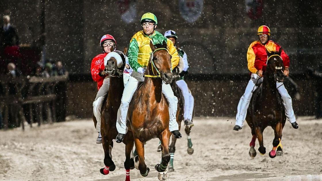 Il maltempo ci mette lo zampino. Slittano le prove ufficiali del Palio Il maltempo ci mette lo zampino. Slittano le prove ufficiali del Palio