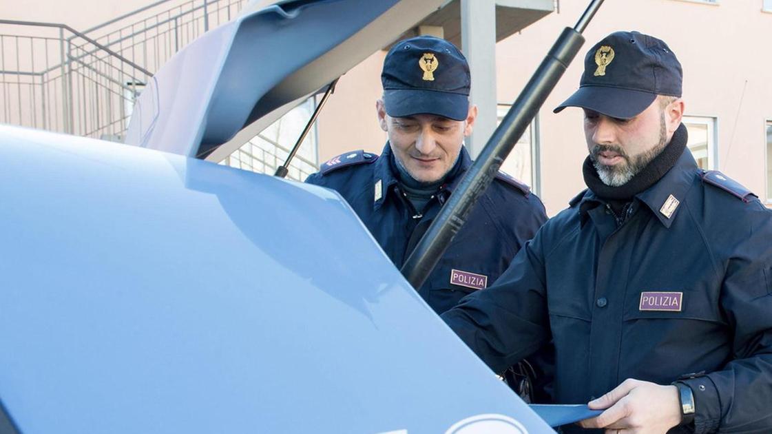 Palpeggia ragazza e danneggia auto: arrestato per violenza sessuale Palpeggia ragazza e danneggia auto: arrestato per violenza sessuale