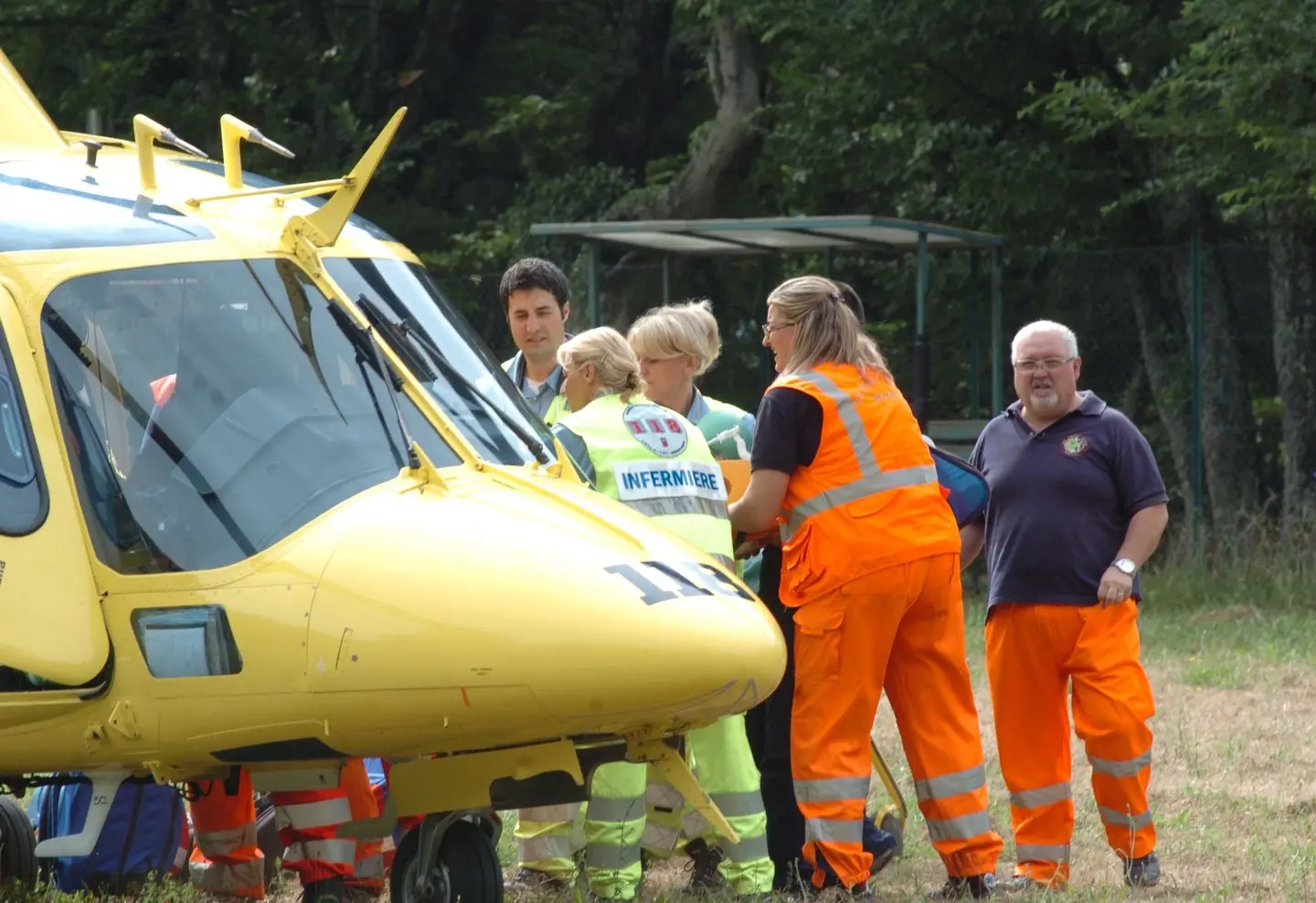 Paura ad Anfo: bimba scivola sul bordo vasca e batte la testa