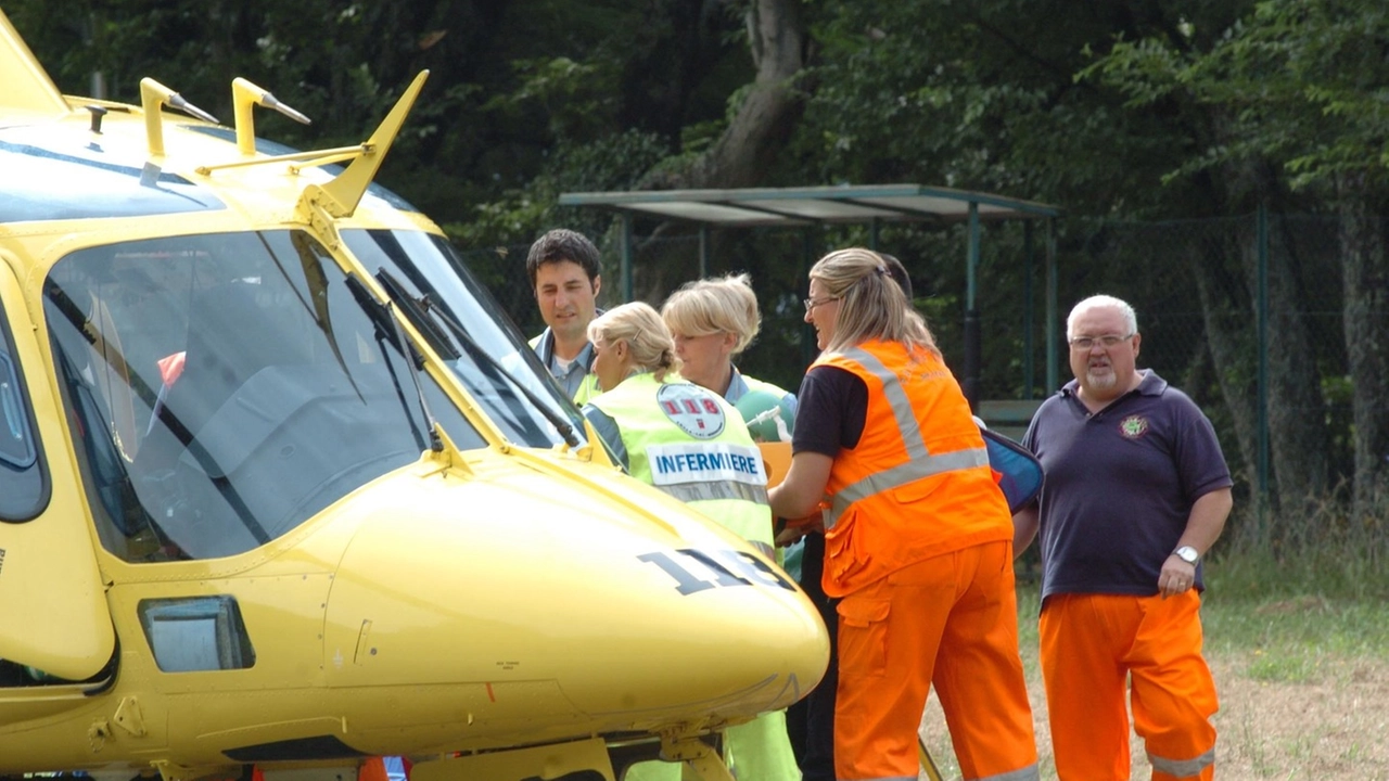 Paura ad Anfo: bimba scivola sul bordo vasca e batte la testa