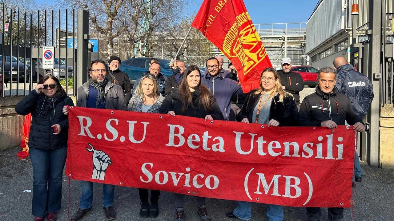 La Fiom Cgil e le Rsu interne chiedono il ritiro del licenziamento e un tavolo di confronto con Beta Utensili di Sovico, in difesa di una dipendente con malattia professionale. Sciopero e presidio davanti allo stabilimento. La Fiom Cgil e le Rsu interne chiedono il ritiro del licenziamento e un tavolo di confronto con Beta Utensili di Sovico, in difesa di una dipendente con malattia professionale. Sciopero e presidio davanti allo stabilimento.