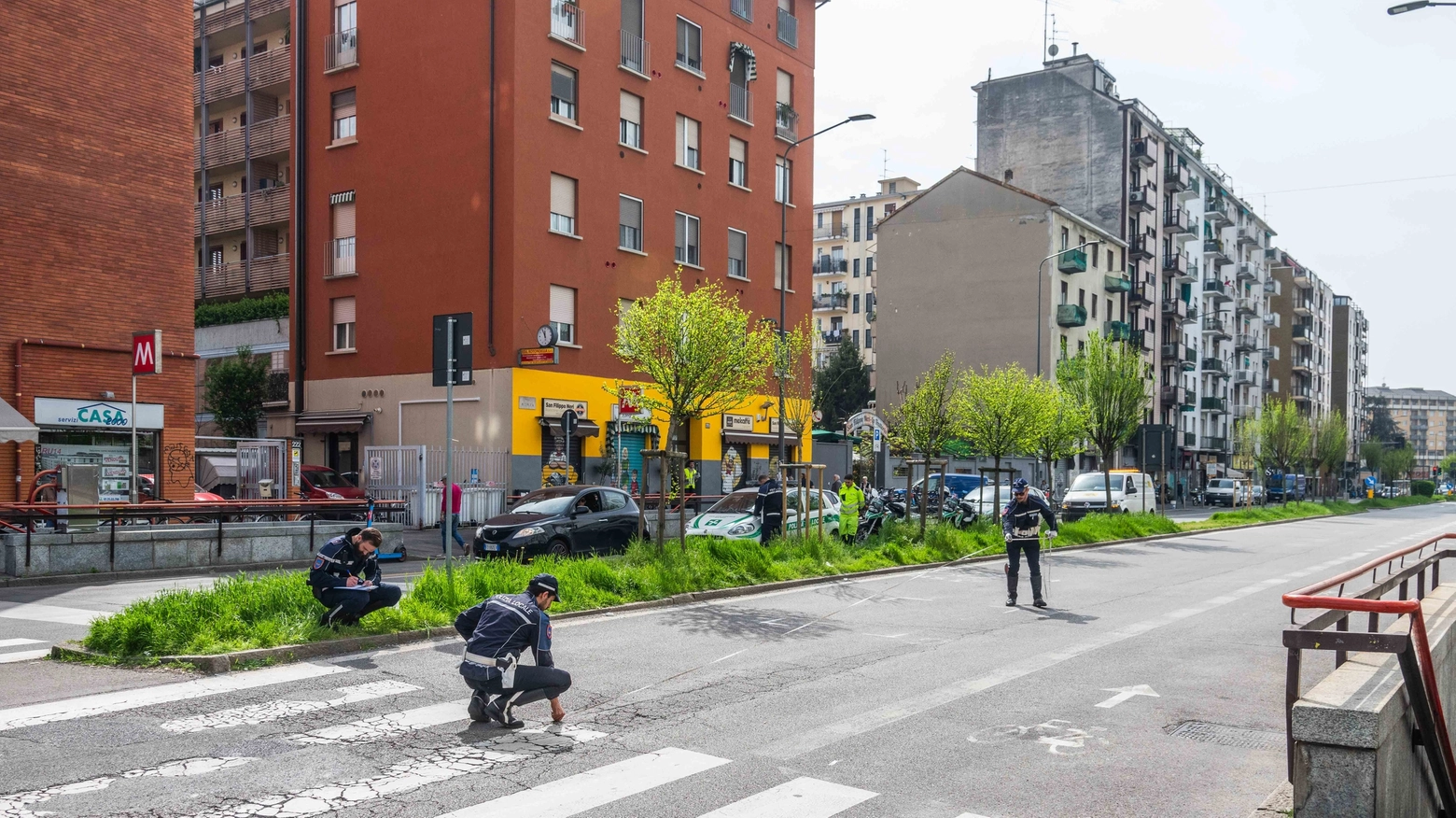 I rilievi della polizia sull'investimento del pedone in Viale Monza angolo Via Rucellai, Milano