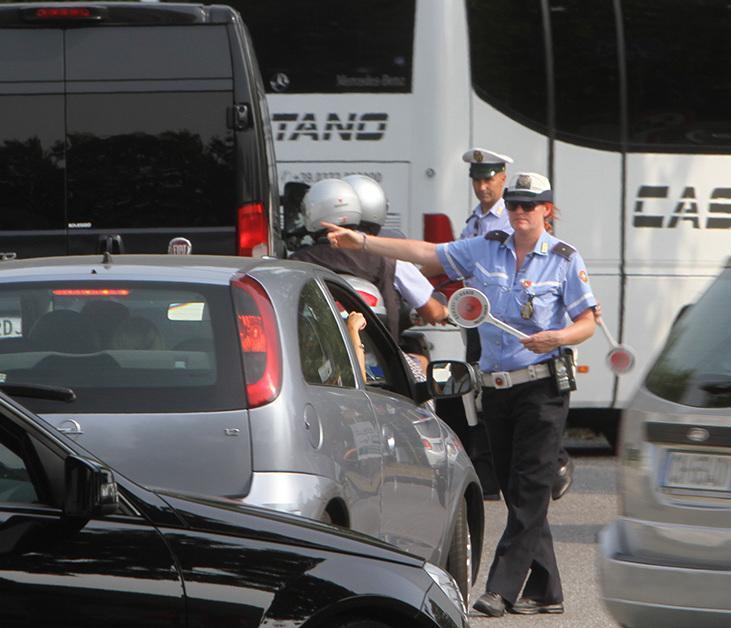 Al lavoro 200 agenti. Arrivano i rinforzi dai comandi vicini Al lavoro 200 agenti. Arrivano i rinforzi dai comandi vicini