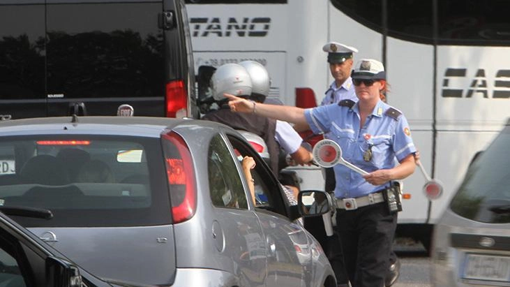 In occasione del Gp, previsto un maxi schieramento di forze dell’ordine. Domenica 7 saranno 95 gli agenti della polizia locale... In occasione del Gp, previsto un maxi schieramento di forze dell’ordine. Domenica 7 saranno 95 gli agenti della polizia locale...