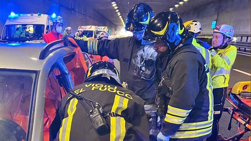 Sos vittime della strada. Morti in tre incidenti un ventenne e due uomini Sos vittime della strada. Morti in tre incidenti un ventenne e due uomini