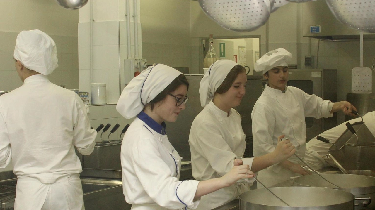 Open day a Sondrio per scoprire l'offerta formativa di Apf Valtellina: corsi triennali, collaborazioni con le aziende e focus sulla preparazione al mondo del lavoro. Open day a Sondrio per scoprire l'offerta formativa di Apf Valtellina: corsi triennali, collaborazioni con le aziende e focus sulla preparazione al mondo del lavoro.