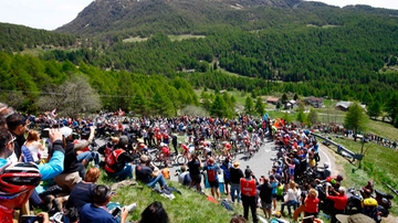 Giro d’Italia 2025, in Lombardia tre tappe: tanta pianura, il Mortirolo e una grande assente