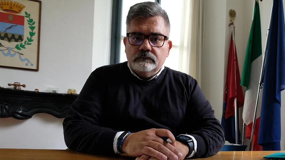 Maurizio Bono promuove servizi e sicurezza, l’altruismo, la Villa Borromeo e il suo parco. E la residenza di Berlusconi: "Da qui, al suo fianco, sono passati tutti i grandi della terra, Gorbaciov e Putin".