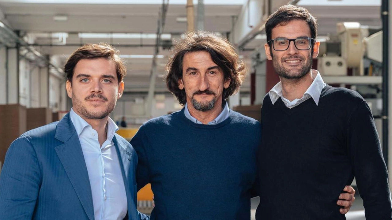 Il Gruppo Giovani Imprenditori di Confindustria Lecco e Sondrio visita la Ghelfi Ondulati a Buglio in Monte, azienda leader nell'innovazione e nella sostenibilità nel settore degli imballaggi in cartone ondulato. L'incontro promuove la condivisione di conoscenze e sinergie tra imprenditori per favorire la crescita del sistema produttivo locale. Il Gruppo Giovani Imprenditori di Confindustria Lecco e Sondrio visita la Ghelfi Ondulati a Buglio in Monte, azienda leader nell'innovazione e nella sostenibilità nel settore degli imballaggi in cartone ondulato. L'incontro promuove la condivisione di conoscenze e sinergie tra imprenditori per favorire la crescita del sistema produttivo locale.