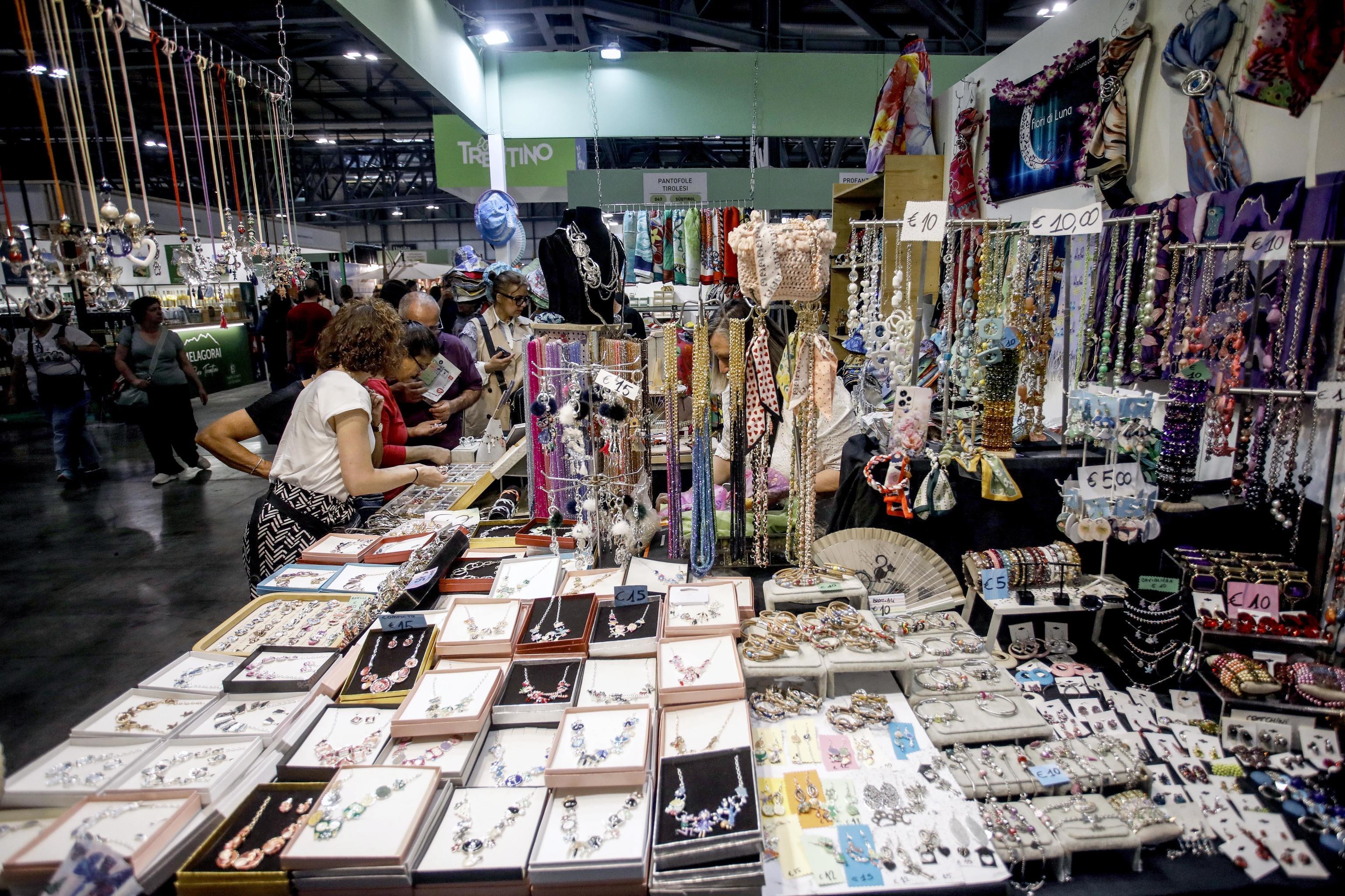 Artigiano in Fiera, anche il caldo fa bene al business: fino a lunedì la replica dell’appuntamento invernale con 800 espositori
