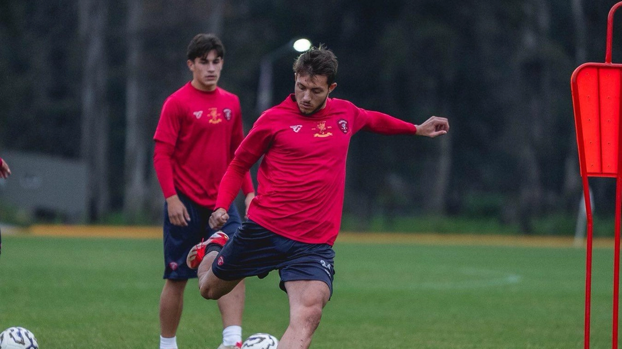 In campo. Primo successo per i biancorossi in ritiro. Basta il gol di Torrasi con il Club Comunicaciones