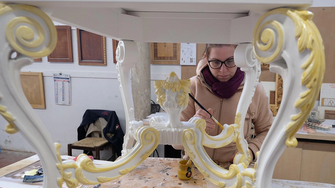 Doppio stand al Salone per Francesco Riva, presente con i marchi “Mobili d’arte“ e “Atelier“. Dal laboratorio nato dal padre negli anni ’50 alla produzione su larga scala per hotel e abitazioni.