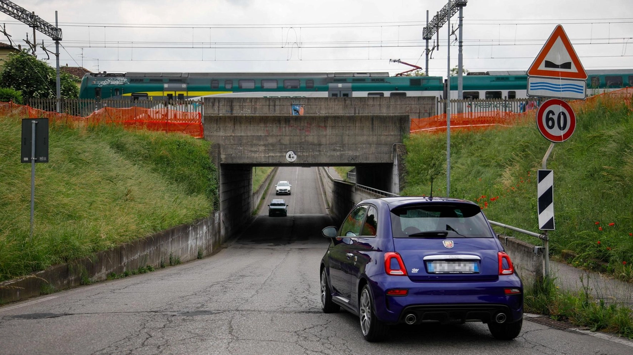 Vanzago, chiude il sottopasso. Si lavora al quarto binario