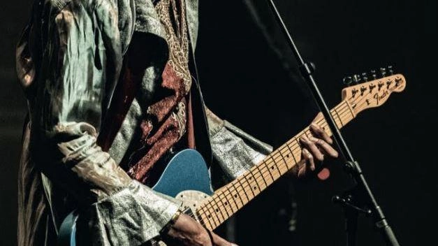 Note d’impegno con “Grandfather Courage“ e altre canzoni chiave